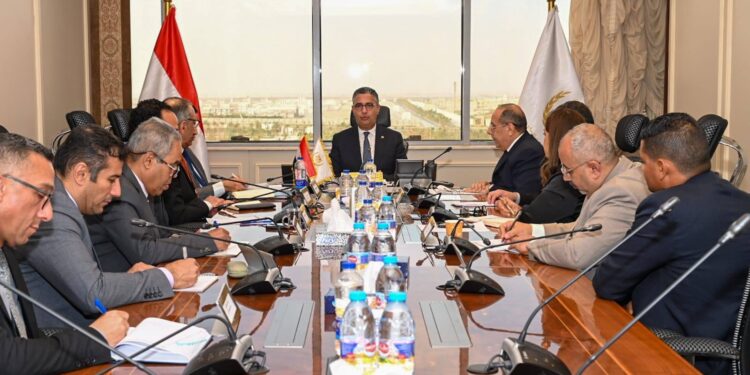 غدًا ولمدة شهرَين.. بدء صرف منحة بطاقات التموين للأسر الأولى بالرعاية