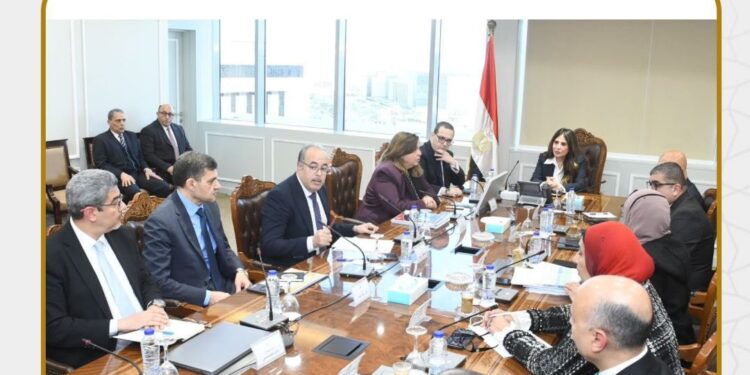 سكن كل المصريين.. وزيرة الإسكان تتابع التنفيذ والتسجيل للمستفيدين من الإيجار القديم