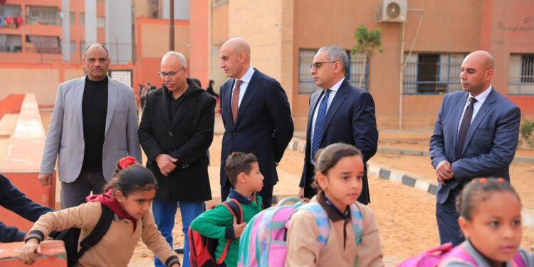 جولة مفاجئة لوزير التعليم بمدارس تحيا مصر بالأسمرات لمتابعة الانضباط ومستوى القراءة