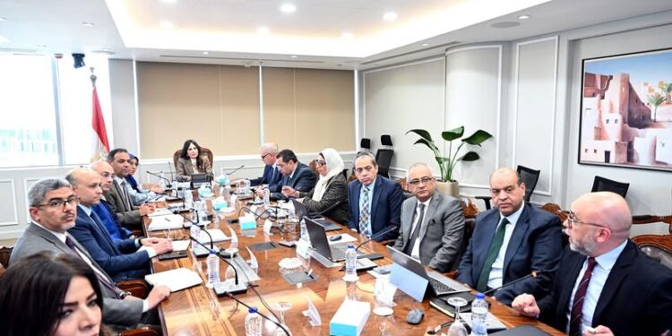 «الإسكان» تتابع مبيعات «سيتي إيدج» وتسليم وحدات المدن الجديدة