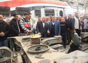 خدمة الركاب أولًا.. جولة مفاجئة لوزير النقل بورش صيانة القطارات