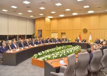 اجتماع حكومي موسع يؤسس لمرحلة “الحوافز المشروطة بالأداء” لتنمية الصادرات المصرية