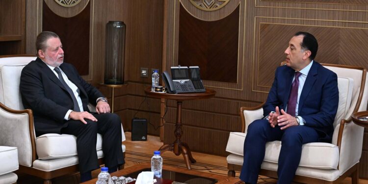 تنسيق حكومي- نقدي قبل رمضان.. مدبولي يبحث مع محافظ “المركزي” ضبط الأسواق وتداعيات خفض الفائدة