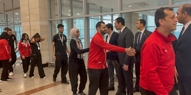 42 ميدالية.. وزير الشباب يستقبل منتخب مصر للسلاح بعد تصدره بطولة إفريقيا