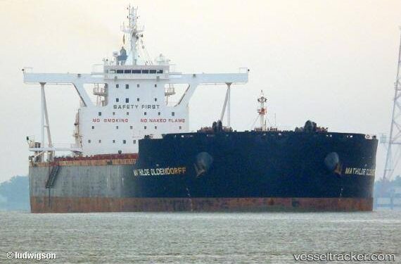 ميناء شرق بورسعيد يستقبل ثالث أكبر سفينة صب جاف ويعزز مكانته التنافسية