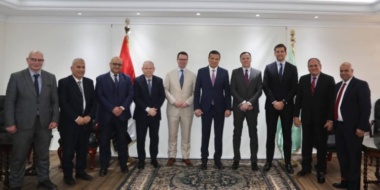 وزير الزراعة يبحث مع “باير” العالمية آفاق التعاون في البحوث التطبيقية وحماية المحاصيل