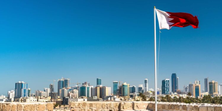 دوي إنفجارات بالبحرين والسفارة الأمريكية يقطر تفرض إجراءات عاجلة
