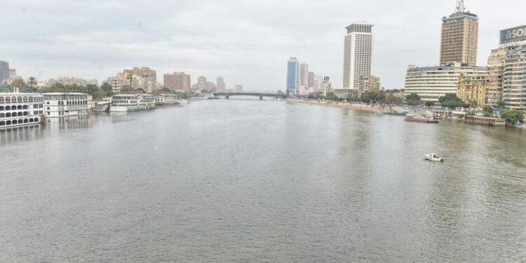 ارتفاع حرارة فبراير ليس جديداً.. “الأرصاد” تحذر من تخفيف الملابس