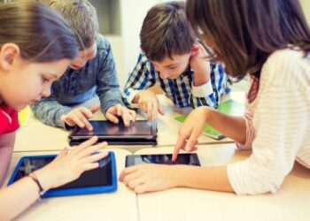 الأطفال والإنترنت.. مؤشر جديد يكشف 64.3 نقطة إجمالية و76% استخدام آمن و62% رقابة أبوية