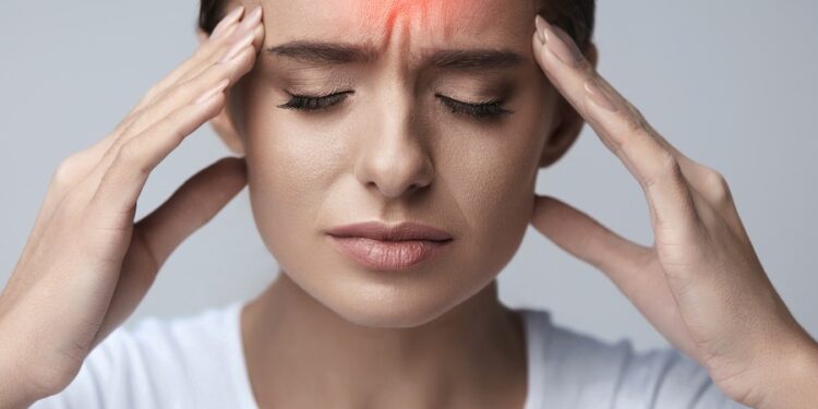 تعاني من صداع صباحي متكرر.. إذهب للطبيب فورًا