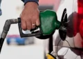 الأسعار الجديدة للبنزين والسولار بعد زيادة الثالثة فجرًا -القائمة الكاملة