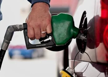 الأسعار الجديدة للبنزين والسولار بعد زيادة الثالثة فجرًا -القائمة الكاملة