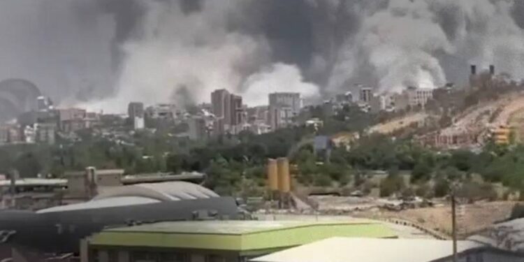 إيران تعلن توقيف 20 شخصًا بتهمة التجسس لصالح إسرائيل