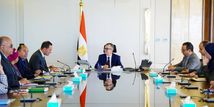 عبر 4500 مؤشر.. وزير التخطيط يعزز التعاون مع مركز المعلومات لمتابعة برنامج الحكومة