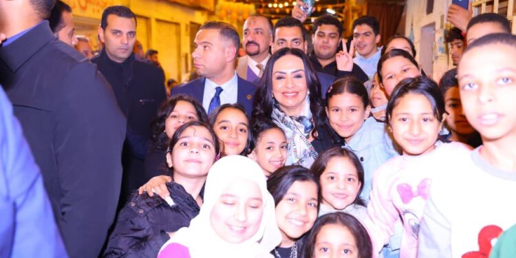 إفطار المطرية.. وزيرة التضامن تتفقد التجهيزات وتعلن تأسيس “شباب 15 رمضان”