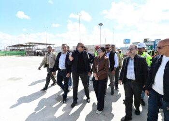 وزيرة الإسكان تتفقد مركز المؤتمرات وأبراج وبحيرات داون تاون بالعلمين الجديدة