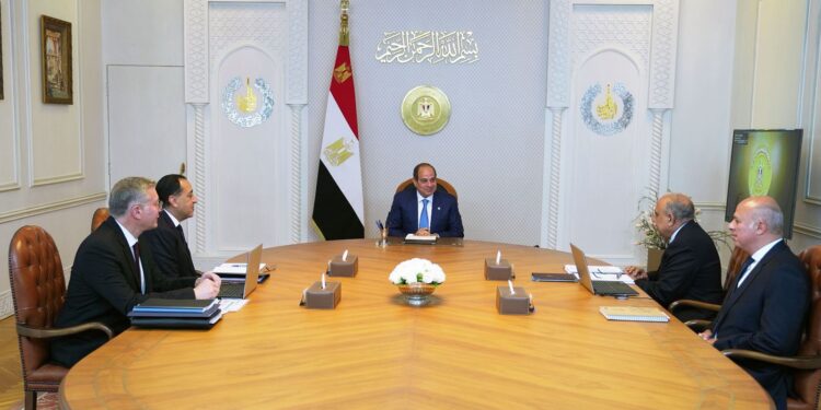 الرئيس السيسي يتابع خطة تأمين الوقود واستقرار الكهرباء