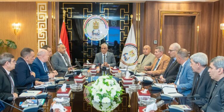 “جمبلاط” يتابع عمليات التصنيع العسكري بشركات الإنتاج الحربي