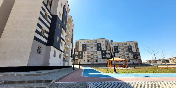 سكن لكل المصريين.. تسريع التنفيذ وبدء تسليم آلاف الوحدات بالمدن الجديدة