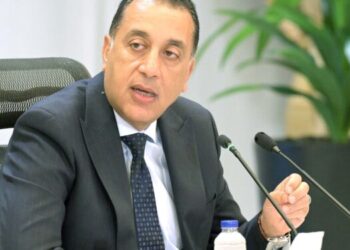 رئيس الوزراء يكشف تفاصيل جديدة لزيادة الحد الأدنى للأجور