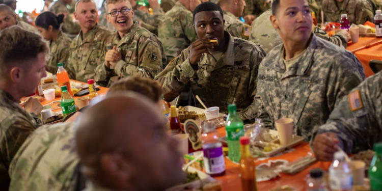 خلال حرب إيران..الجيش الأمريكي تناول 6 ملايين وجبة و7.6 مليون كوب قهوة ومليوني مشروب طاقة| صور