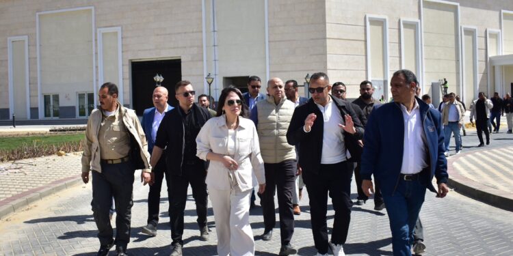 وزيرة الإسكان تتفقد الحي اللاتيني ومركز المؤتمرات بالعلمين الجديدة