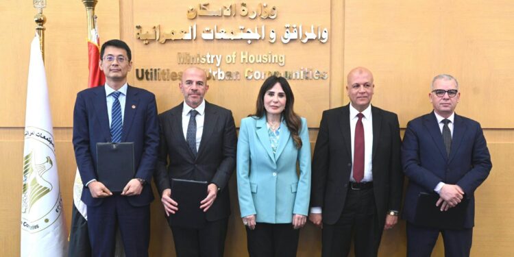 مصر توقع اتفاقاً مع “سيتيك الصينية” و”آنكوم” لإنشاء مصنع لإنتاج أغشية التحلية