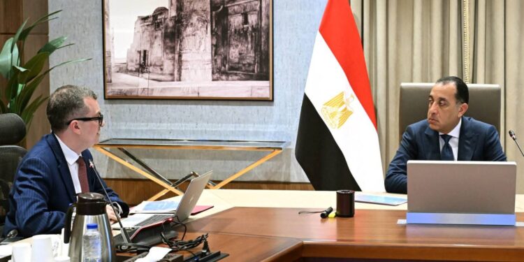 مدبولي يتابع مع وزير التخطيط الموقف التنفيذي لخطة العام المالي 2026/2025