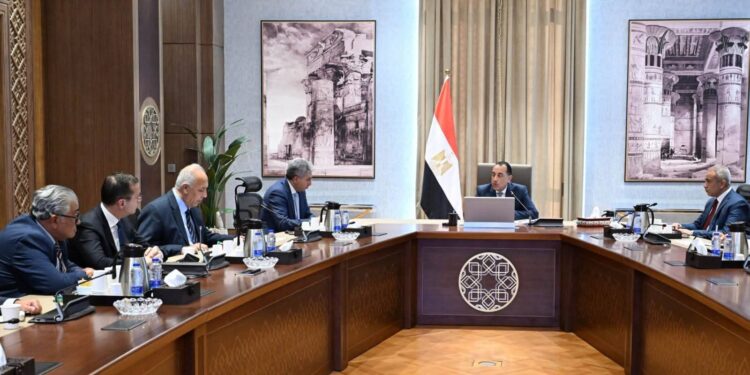 رئيس الوزراء يبحث التوسع في إنشاء محطات حديثة للثروة الحيوانية لتعزيز الأمن الغذائي