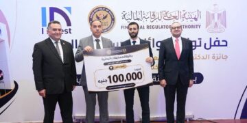 الرقابة المالية تُكرم الفائزين في أول مسابقة للبحوث العلمية وتطلق أسماء رواد القطاع على الجوائز