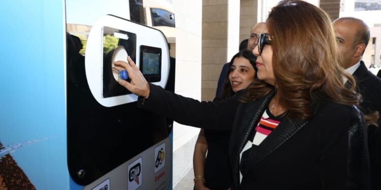 وزيرة التنمية المحلية ورئيس شركة العاصمة الإدارية يدشنان أول ماكينات لاسترداد العبوات البلاستيكية بالعاصمة الجديدة