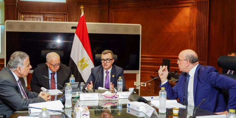  وزير التخطيط يترأس اجتماع لجنة الاستثمار ببنك الاستثمار القومي لبحث الأصول وإعادة الهيكلة