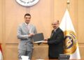 وزير الصناعة يترأس لقاءً دوريًا مع العاملين ويستعرض استراتيجية الوزارة ورقابة المصانع