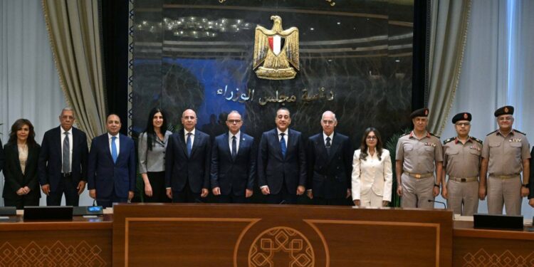 رئيس الوزراء يشهد توقيع شراكة استراتيجية لتطوير وإدارة 172 محطة وقود “وطنية”