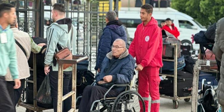 ميناء رفح البري يستقبل دفعة جديدة من العائدين الفلسطينيين إلى قطاع غزة