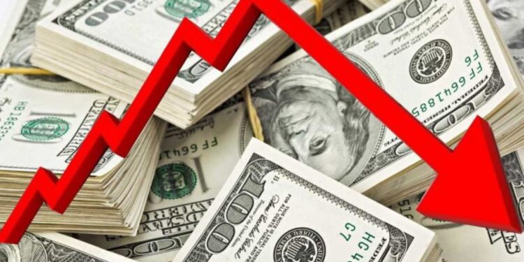 تراجع الدولار أمام الجنيه المصري في عدد من البنوك مع بداية تعاملات الأحد