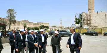 تفاصيل جولة رئيس الوزراء في منطقة السيدة عائشة