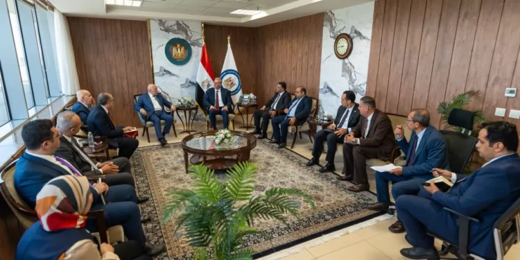 وزير البترول يبحث مع «آفاق» للتعدين خطط التوسع في استكشاف الذهب بالصحراء الشرقية
