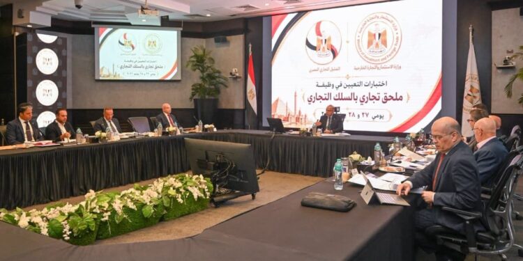 وزير الاستثمار يترأس لجنة اختبارات الملحقين التجاريين لتعزيز التصدير والاستثمار الخارجي
