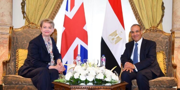 مصر وبريطانيا تبحثان تعزيز الشراكة الاقتصادية والاستثمارية