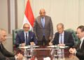 وزارة الكهرباء توقع بروتوكولًا مع “اتصالات مصر” لإحلال العدادات التقليدية بأخرى ذكية