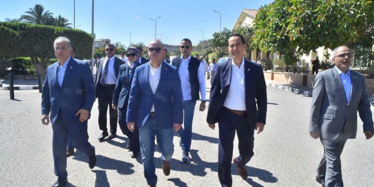 وزير الاستثمار يتفقد مشروعات المنطقة الحرة بالإسكندرية.. 416 مشروعًا باستثمارات 14.7 مليار دولار