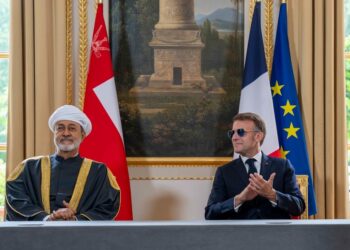 هيثم وماكرون يشهدان توقيع عدد من الاتفاقيات خلال مُنتدى رجال الأعمال بباريس