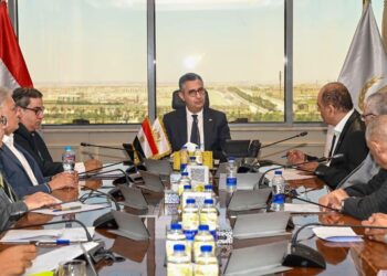 وزير التموين يبحث مع الشُعب التجارية تنفيذ مشروع “كاري أون” لتطوير المنافذ التموينية