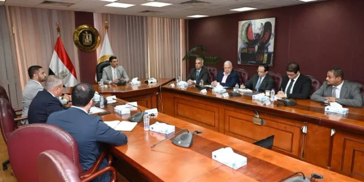 وزير الصناعة يبحث مع «التوكل الكهربائية – جيلا» توطين تكنولوجيا الإضاءة وتوسيع الاعتماد على الطاقة المتجددة