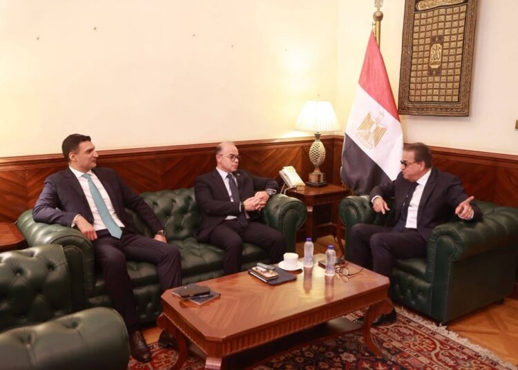 وزير الصحة يبحث مع وزيري الاستثمار والصناعة آليات الحد من الأمراض المرتبطة بالسكر