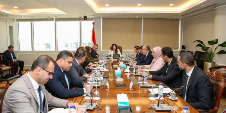 الإسكان تتابع مشروع قانون الاتحاد المصري للمطورين العقاريين لتنظيم السوق العقاري