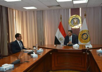 وزير الصناعة يبحث مع “جيد تكستايل إيجيبت” خطط التوسع وزيادة الاستثمارات في مصر