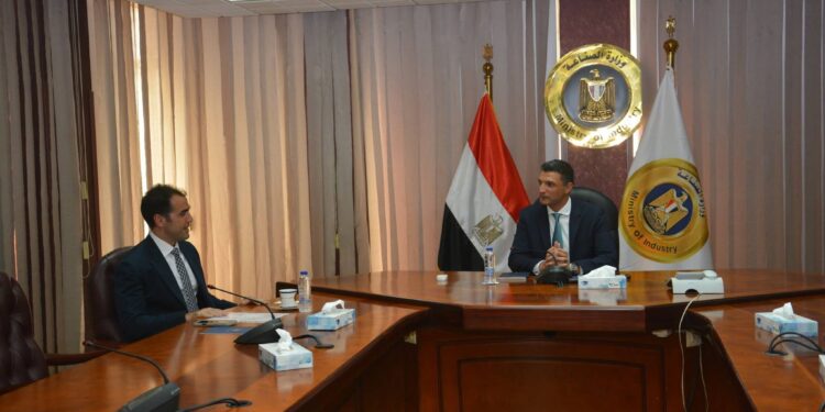 وزير الصناعة يبحث مع “جيد تكستايل إيجيبت” خطط التوسع وزيادة الاستثمارات في مصر