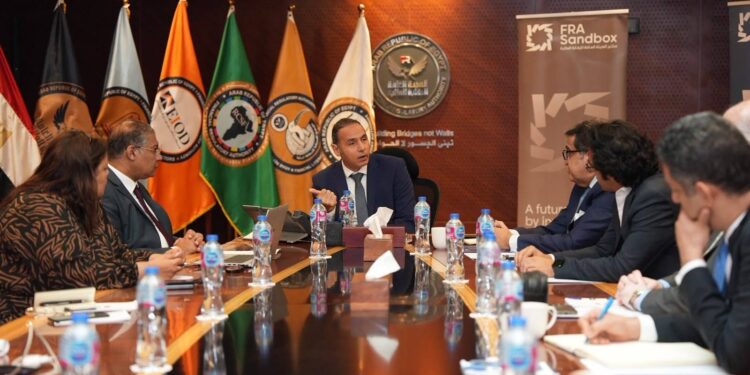الرقابة المالية تعقد أول اجتماع مع مختبر التكنولوجيا المالية لتعزيز الابتكار ودعم الشمول المالي